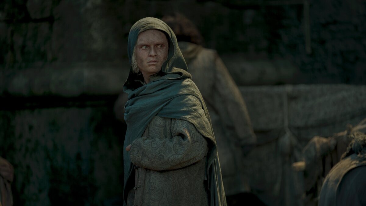 In a new frame from house of the dragon the frightened ruler of westeros appears